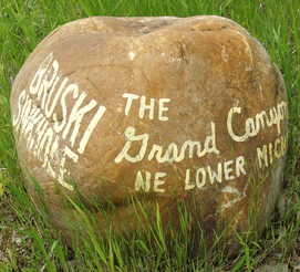 The painted mini-boulder at the entrance to Bruski.